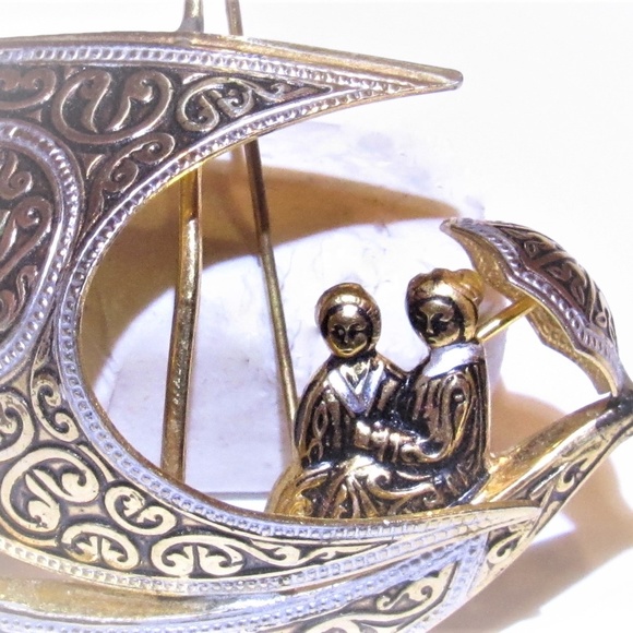 Vintage Damascene Ship Brooch w 2 Figures - Picture 2 of 4